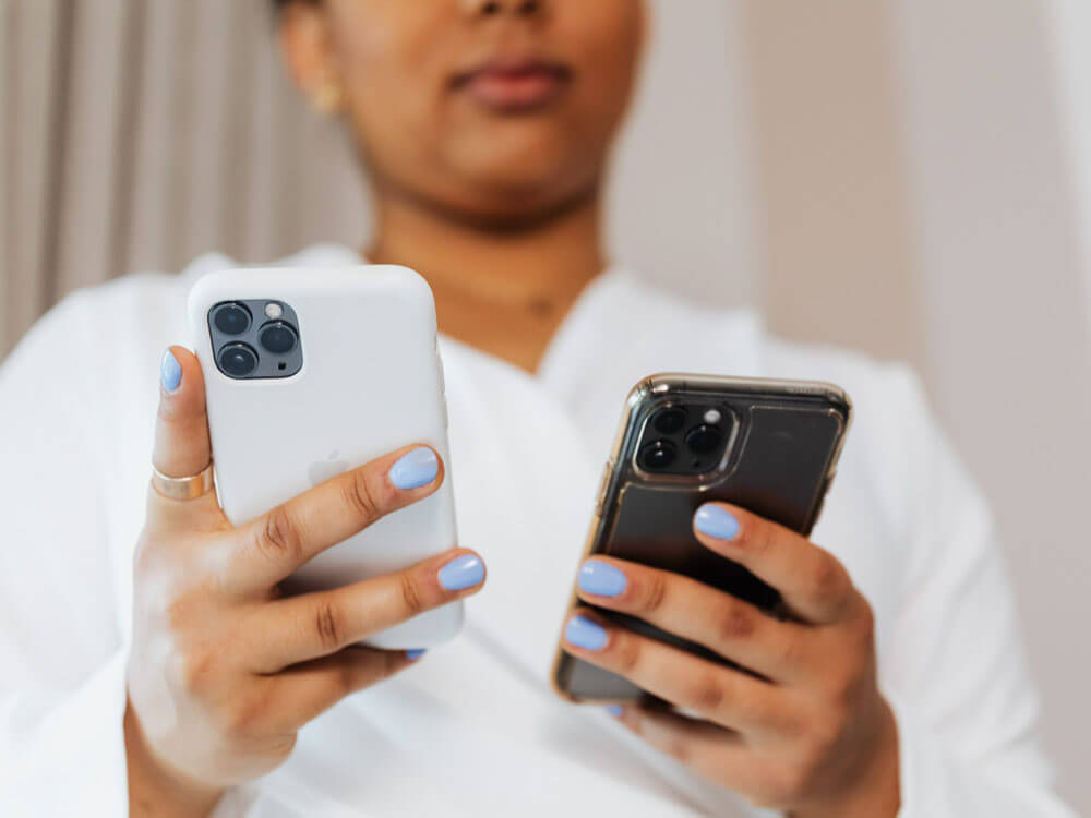 1 Can eSIM be used on 2 phones?