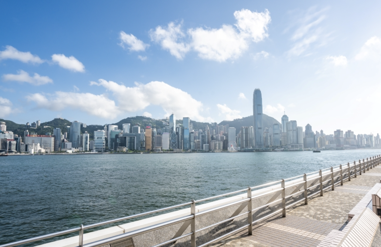 Hong Kong Self-Guided Travel Tips: What to Prepare, Where to Go? 18 Pleasant weather, perfect for visiting Tsim Sha Tsui Promenade