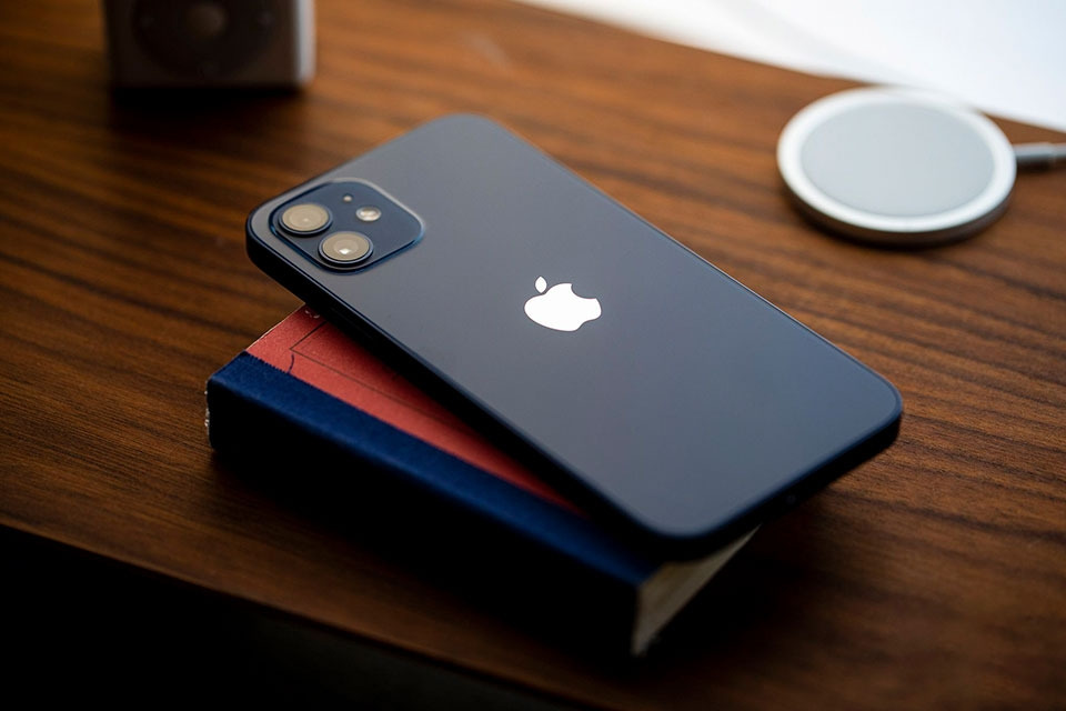 How to Use eSIM on iPhone 12: Simple, Easy Steps 8 Can iPhone 12 use eSIM?