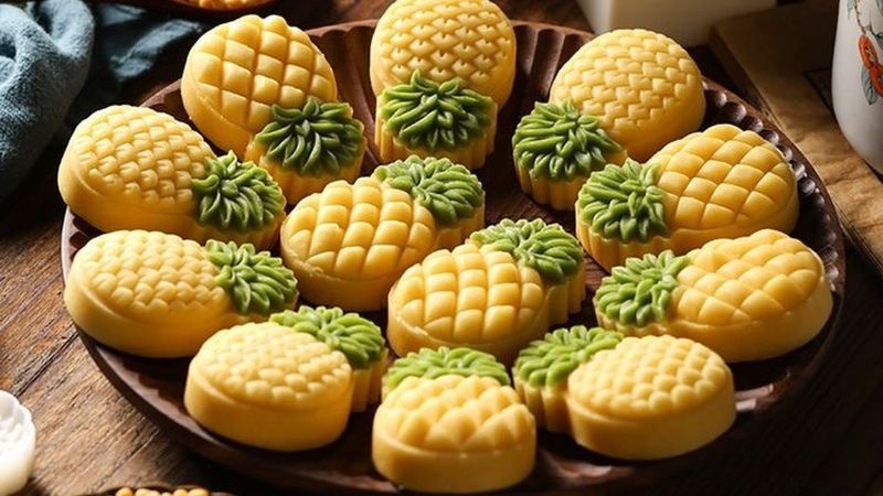 Taiwanese pineapple cakes