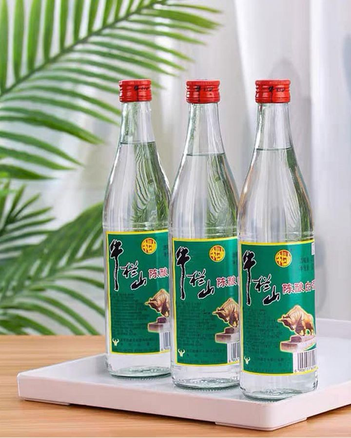 What to Buy in Beijing as Gifts? Detailed Suggestions & Tips 20 Niulanshan Erguotou liquor