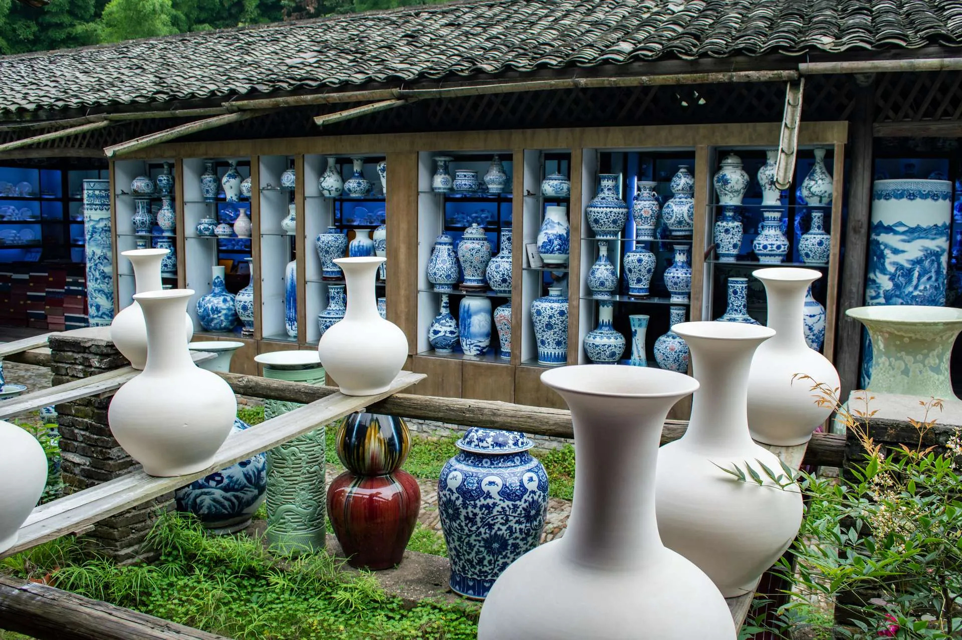 What to Buy in Beijing as Gifts? Detailed Suggestions & Tips 24 Chinese ceramics (Jingdezhen)