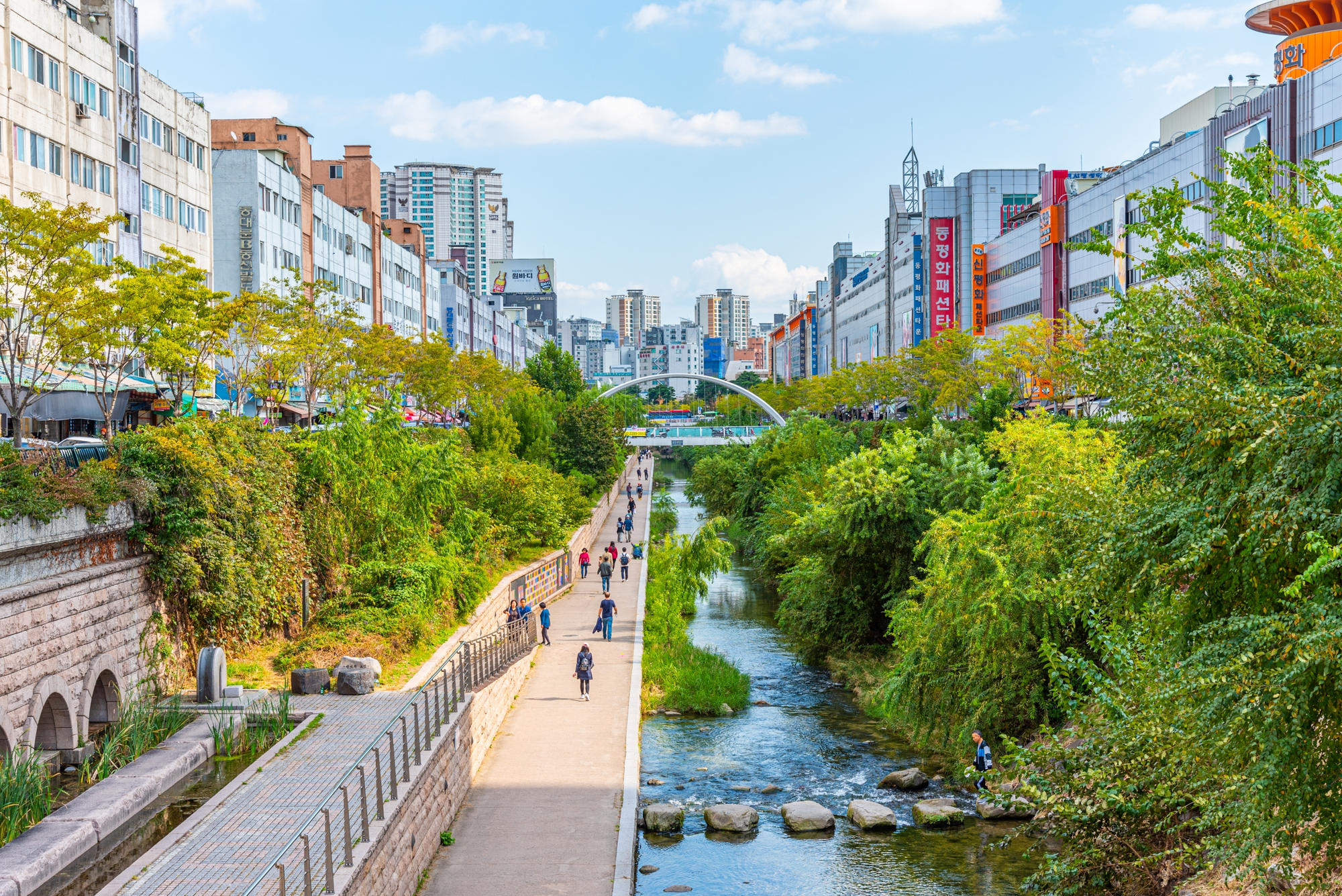 Top 20 Famous Places in Seoul 2026: Opening Hours, Ticket Prices, Subway 14 Cheonggyecheon Stream