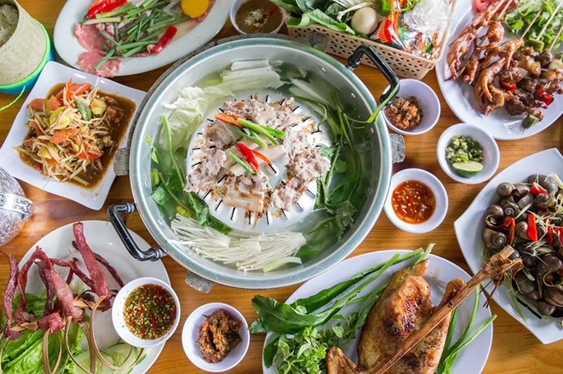 Laos Travel Costs: Complete Budget from A to Z 20 Eating at tourist restaurants