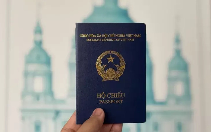 Passport valid for at least 6 months and with at least 2 consecutive blank pages