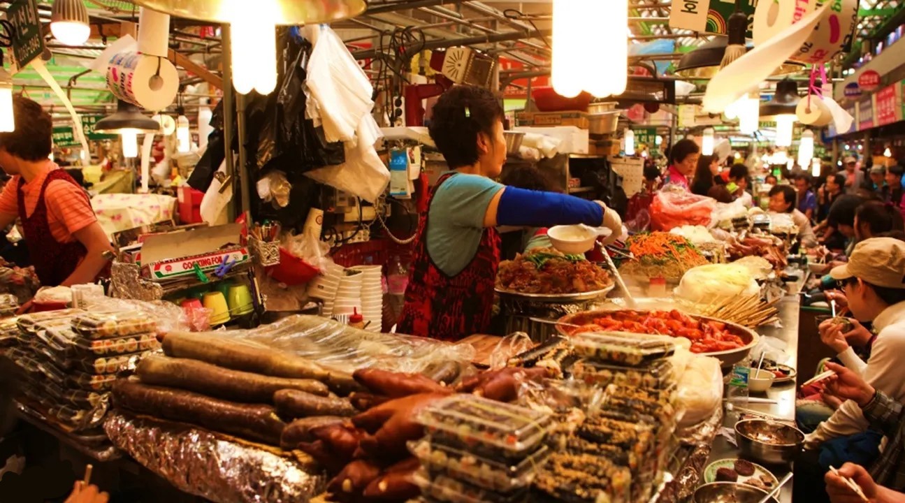 Self-Guided Seoul Trip Costs 2026: VND 13-25 Million Per Person 10 Gwangjang Market