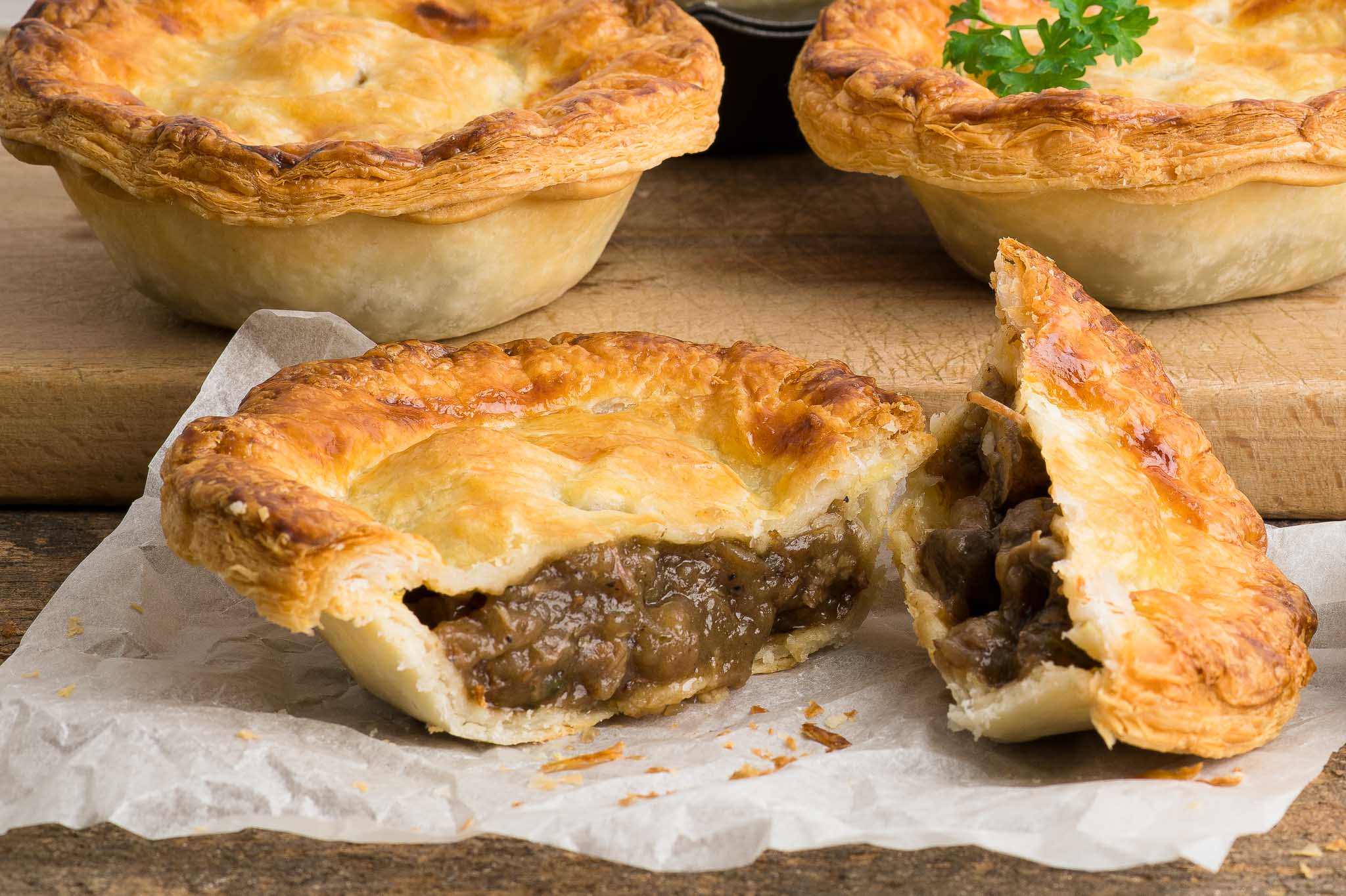 Sydney Travel 2026: Visa, Costs, Itinerary for Vietnamese Travelers 18 Meat pie