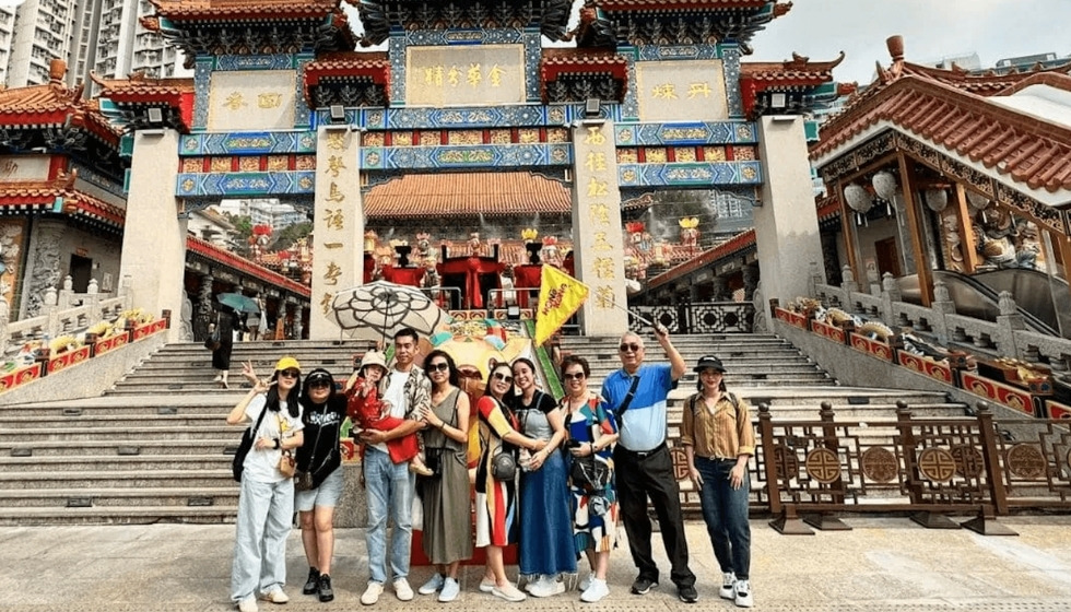What Do You Need to Prepare for a Trip to Hong Kong? An A-Z Checklist for You 16 Prepare suitable clothing for the weather