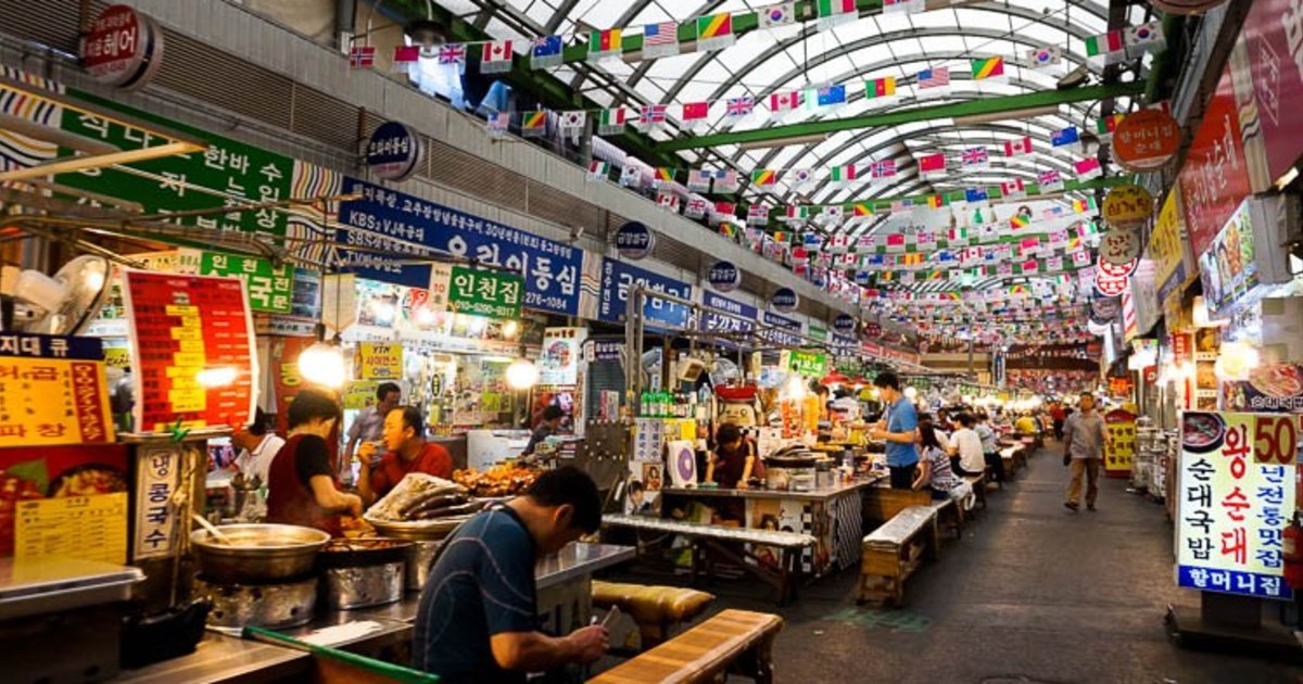 Top 20 Famous Places in Seoul 2026: Opening Hours, Ticket Prices, Subway 15 Dongdaemun Market