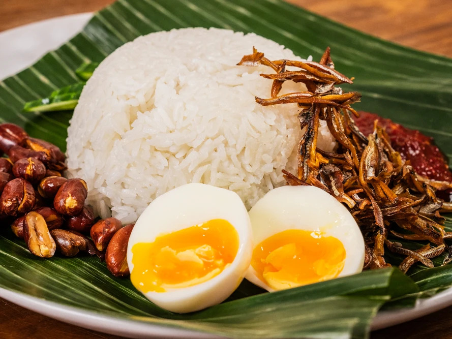 Traveling to Malaysia in July: Complete Guide 24 Nasi lemak